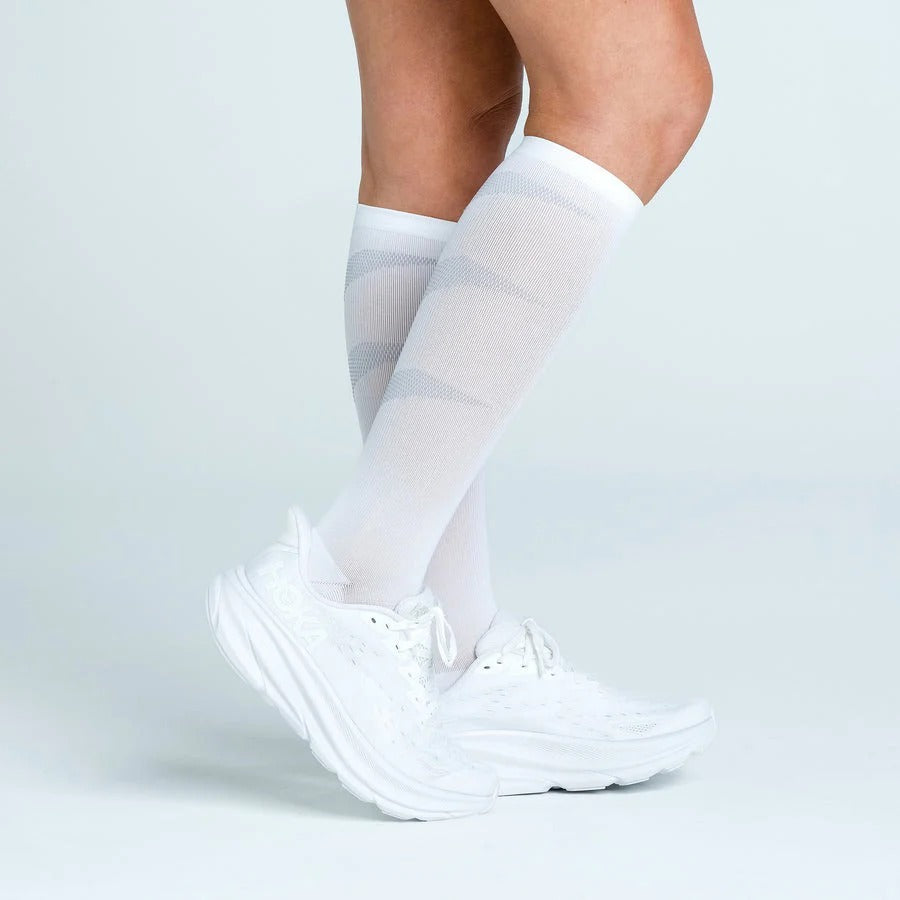 Feetures Graduated Compression Knee High Crew